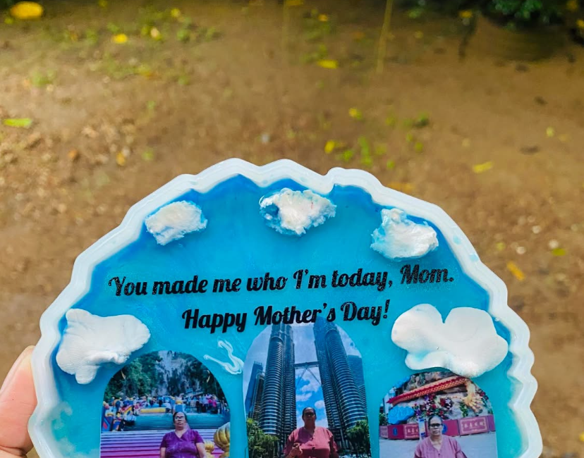 A sky-theme resin keepsake with clouds and a Happy Mother's Day message, made by Resin Gallery by Suu