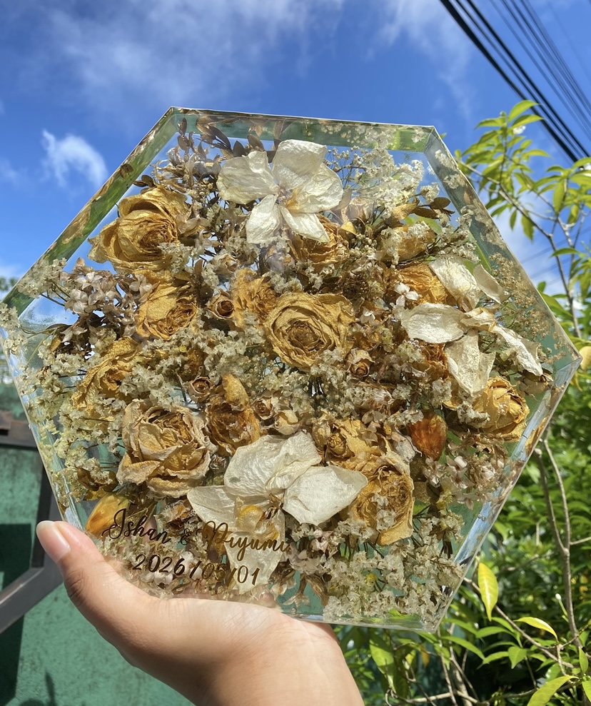 Gold-fleck floral memory block — handcrafted resin art by Resin Gallery by Suu