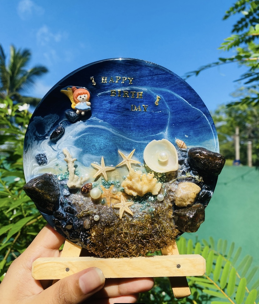 Starfish shore scene — handcrafted resin art by Resin Gallery by Suu